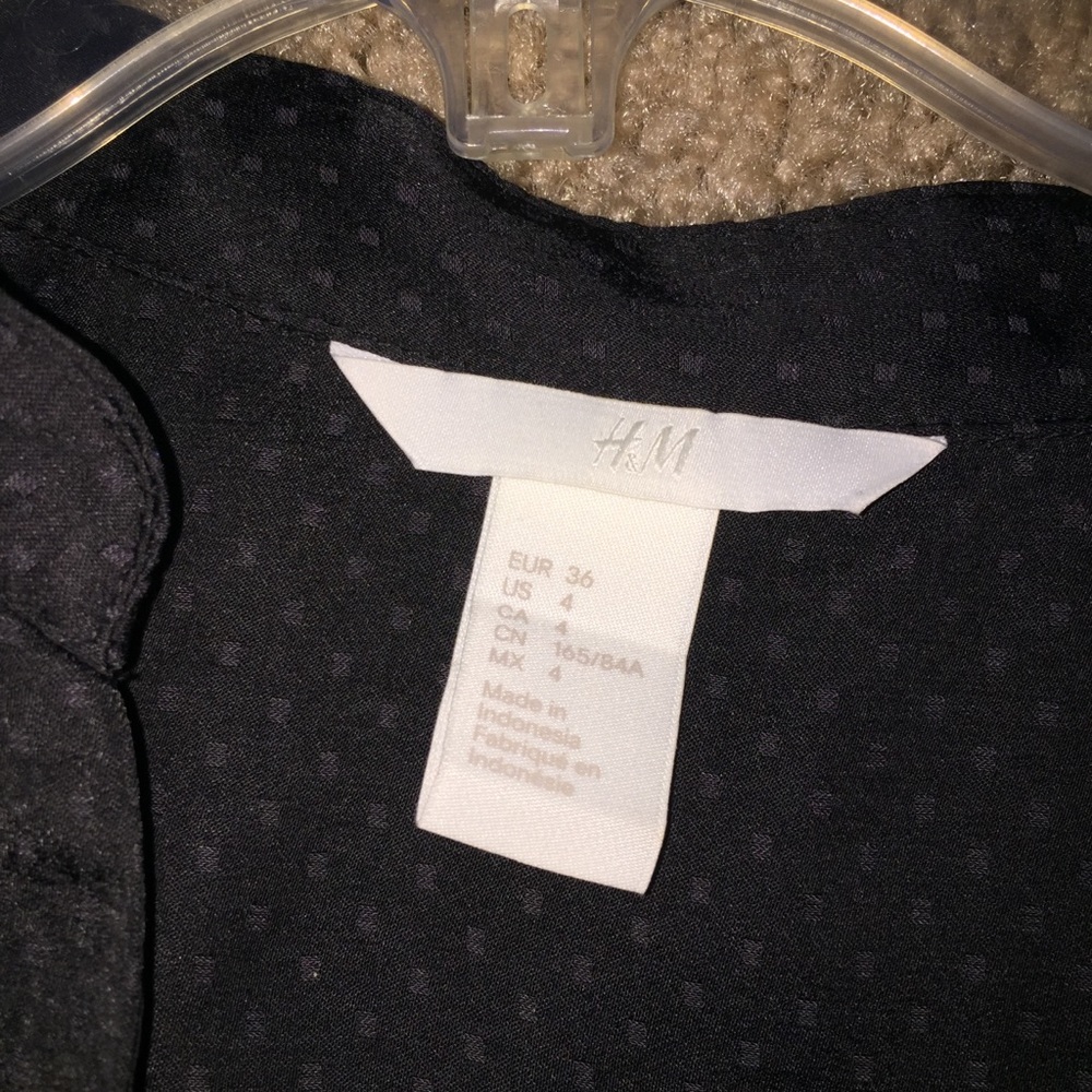 H&M button down blouse - Picture 2 of 4